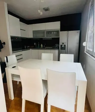 Centre Apartment *
